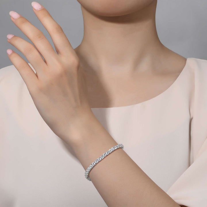 imeless classics for everyday wear. This sparkly tennis bracelet is set with Lafonn's signature Lassaire simulated diamonds in sterling silver bonded with platinum.