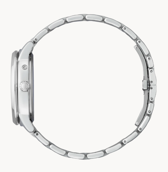 For a touch of modern elegance and functionality, the women’s Calendrier not only tracks the phases of the moon, but also displays the time, month, day, and date.