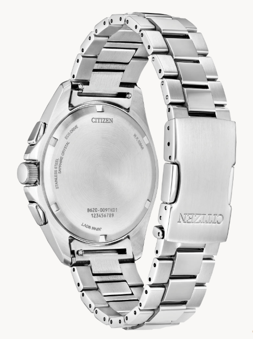 Make a distinctive style statement that's ready for action with this new Sport Luxury chronograph