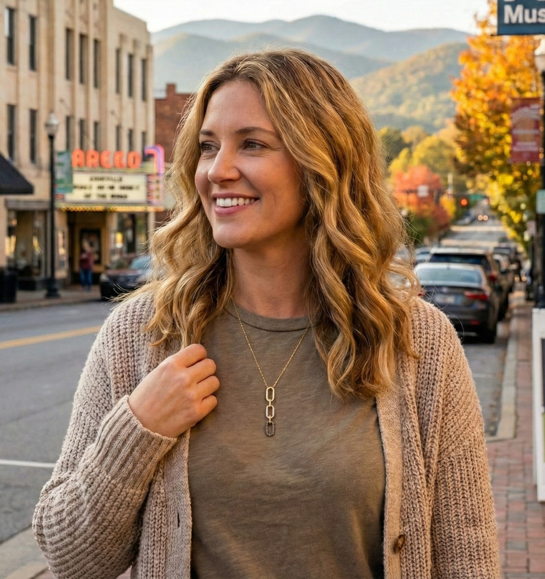 Le Vian® 14K Honey Gold™ Chocolate Diamond® & Nude Diamond™ Link Pendant (2/3ctw) Modern, elegant, and full of signature Le Vian® contrast—this stylish link pendant features 1/3 cts. of rich Chocolate Diamonds® and 1/3 cts. of sparkling Nude Diamonds™, all set in radiant 14K Honey Gold™