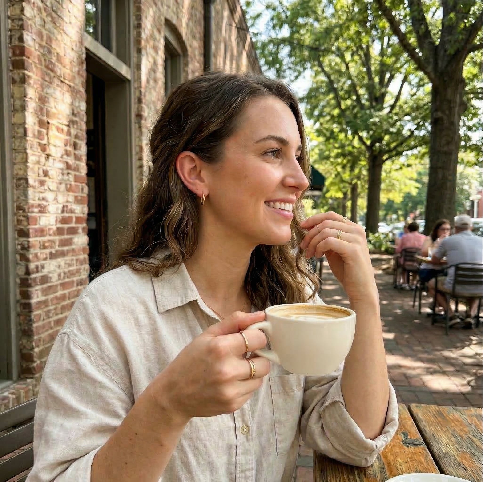 20 × 15 mm Knife Edge Oval Hoop Earrings | 14K Yellow Gold | High Polish Tube Hoops - Brownee Jewelers