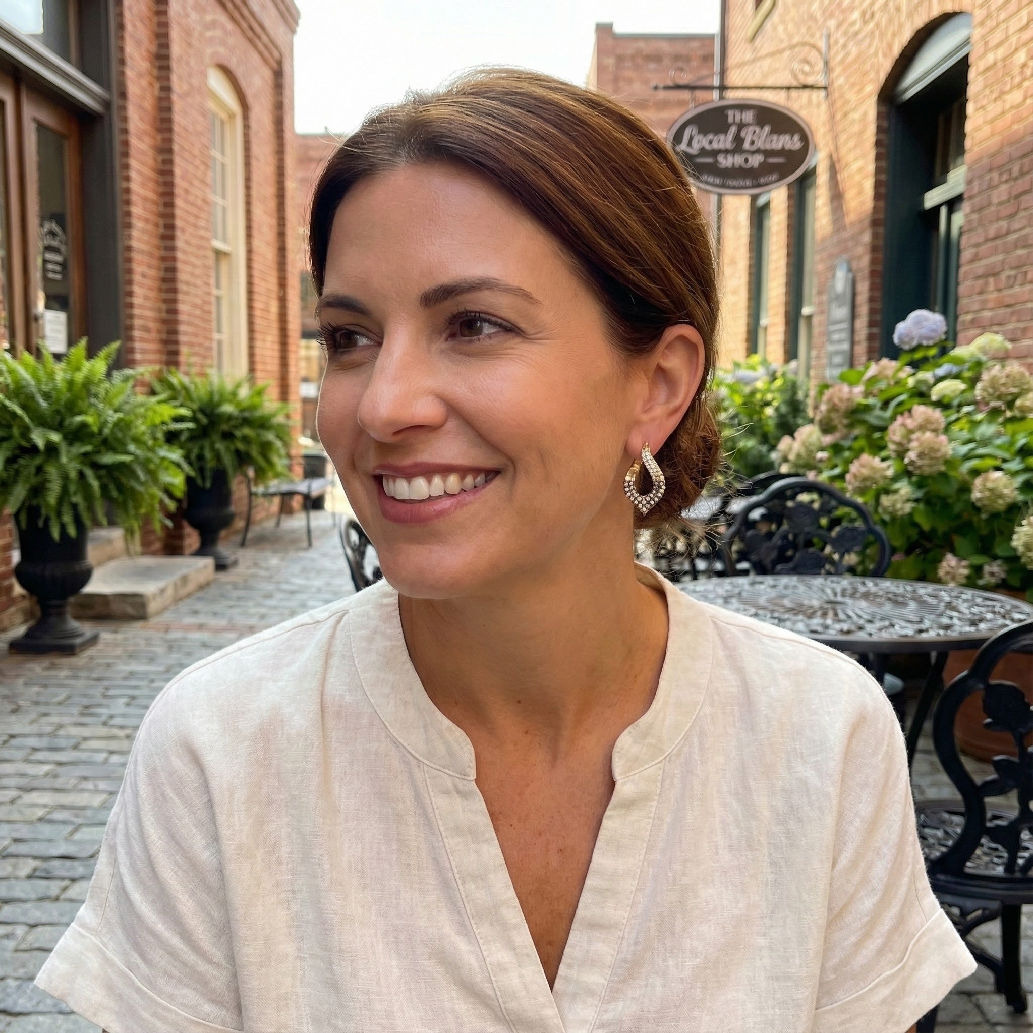 Le Vian® 14K Honey Gold™ Chocolate Ombré® Diamond Earrings (1 1/4 ctw) These sophisticated Le Vian® Ombre® earrings feature an elegant open teardrop silhouette adorned with 1 1/4 carats of Chocolate Ombré® Diamonds