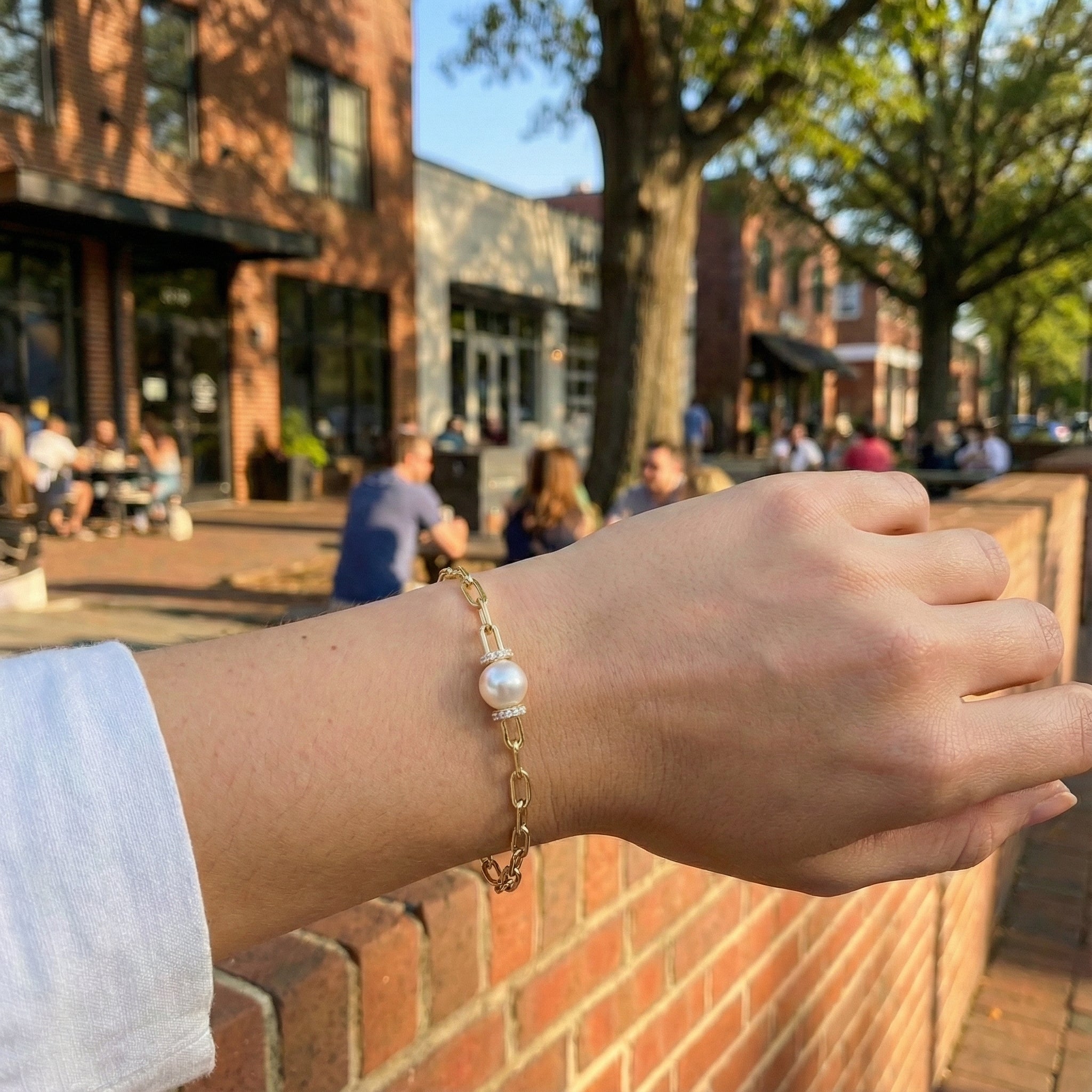Shy Bracelet :The Aurora Link Pearl Bracelet" 14kt yellow gold - Brownee Jewelers