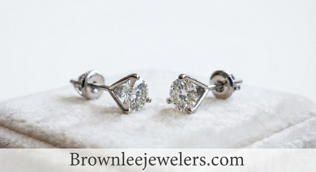 14KRG 1.08CTS TWT RD NATURAL DIAS STUD ERS SI12GH.      7122131094