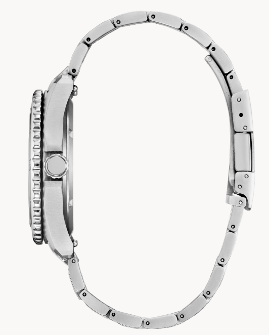 Take action and show your inner drive with the sporty styling of the Brycen, the latest addition to the Weekender collection.