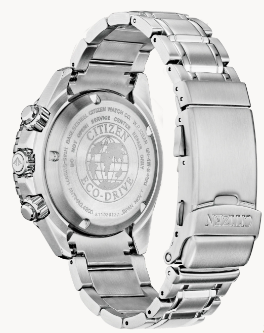 Citizen’s Promaster Diver is water resistant up to 200 meters, making it the perfect companion for your next underwater adventure.