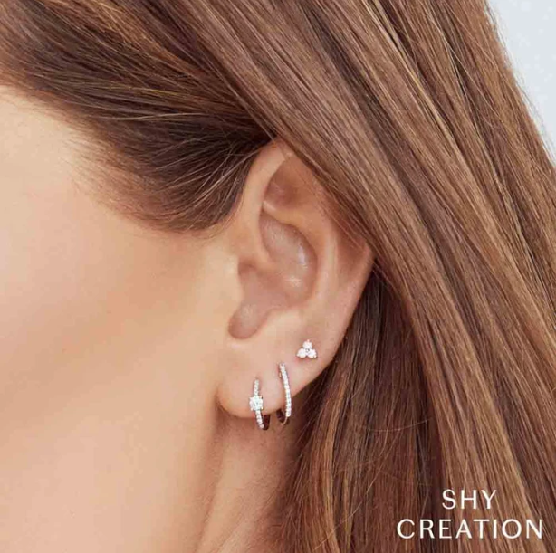 oval hoop diamond earring 14kt wg
