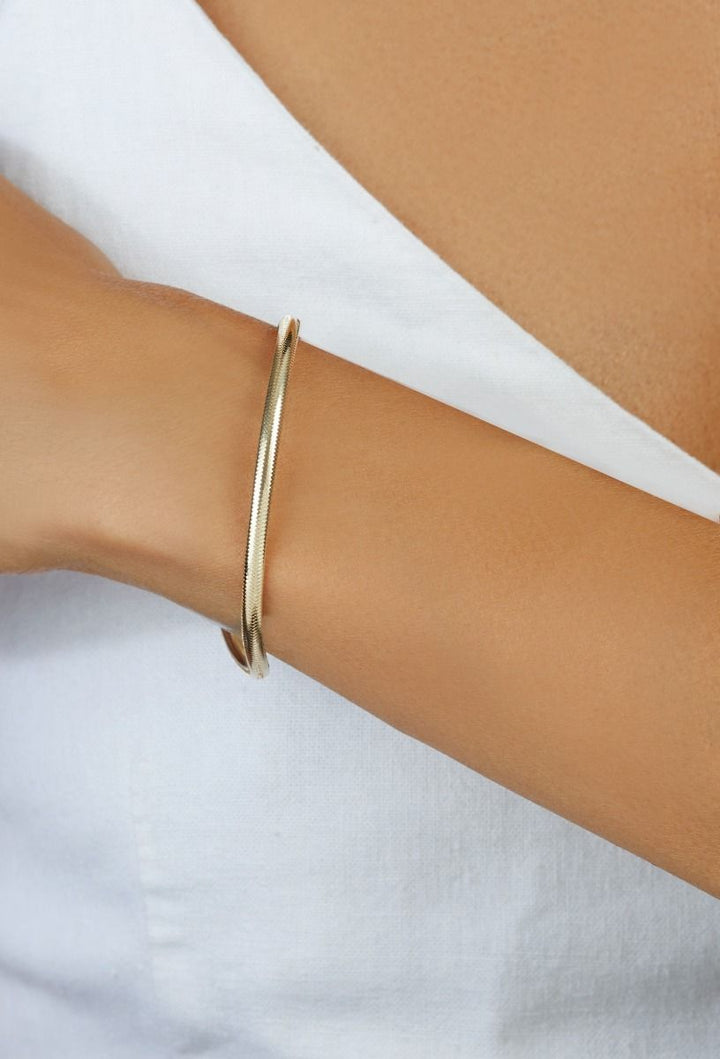 Small Mesh Stretch Bangle | 14K Yellow Gold | 3.4 mm | B10444 - Brownee Jewelers