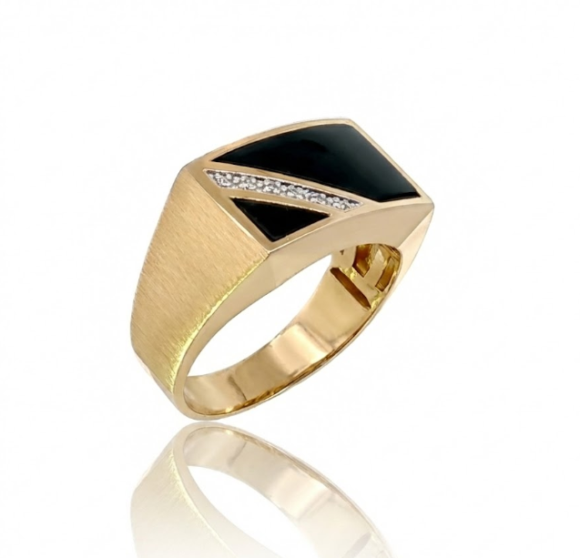 10K Yellow Gold Black Onyx & Diamond Gentlemen’s Ring – Size 10.5