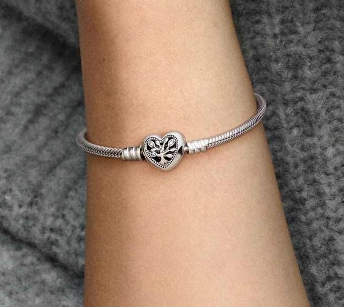 Pandora | Family Tree Heart Clasp Snake Chain Charm Bracelet | Sterling Silver | 7.1 Inch | 598827C01-18 - Brownee Jewelers