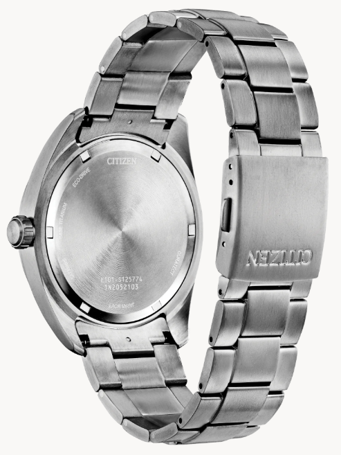 Round out your watch collection with casual styling on an everyday favorite.