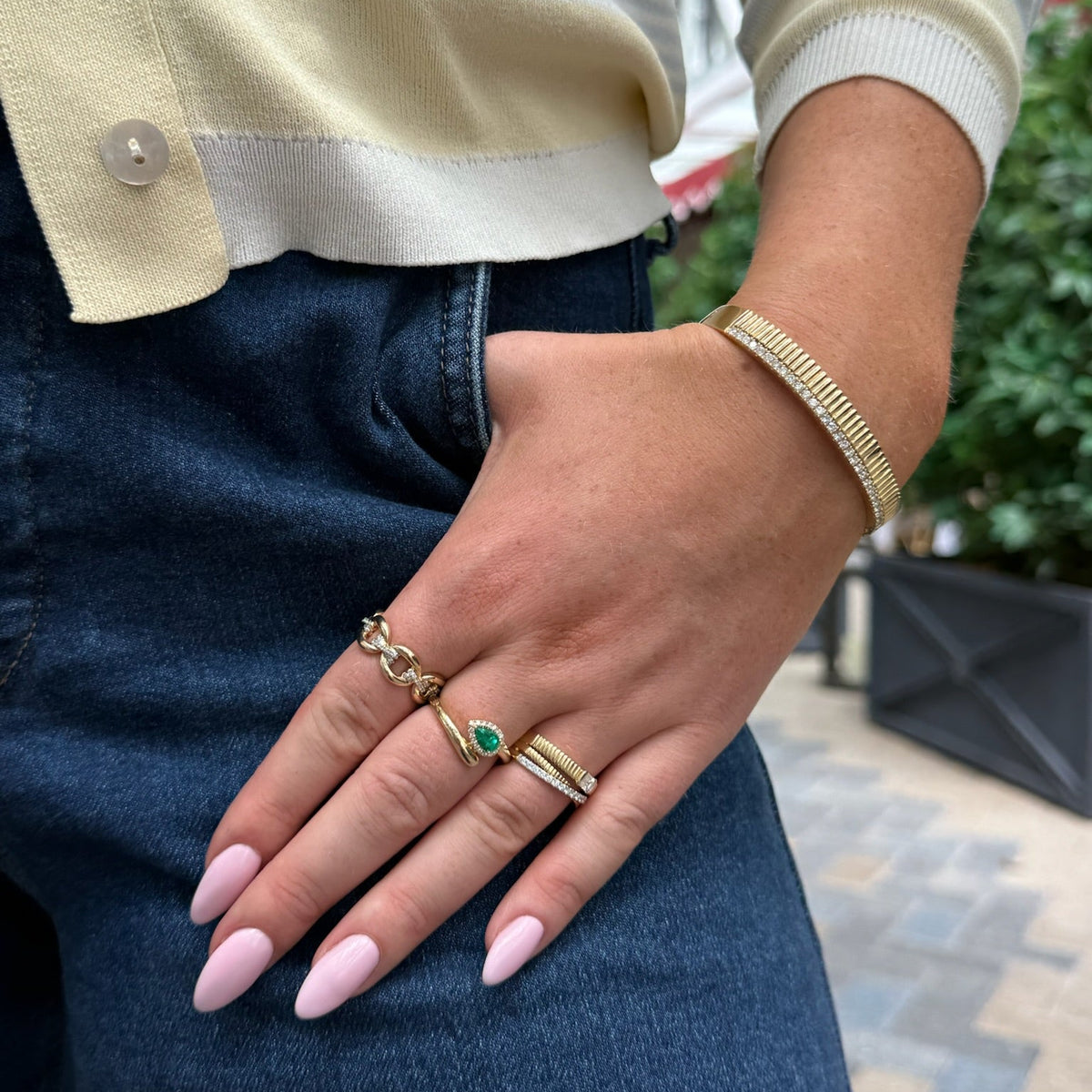 SHY CREATION | .09CT OVAL LINK DIAMOND PAVE RING | 14K YELLOW GOLD | SC22010035RD - Brownee Jewelers