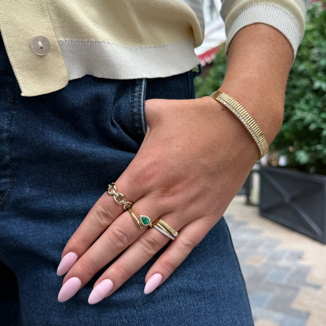 SHY CREATION | .09CT OVAL LINK DIAMOND PAVE RING | 14K YELLOW GOLD | SC22010035RD - Brownee Jewelers